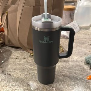 Charcoal 40oz Stanley